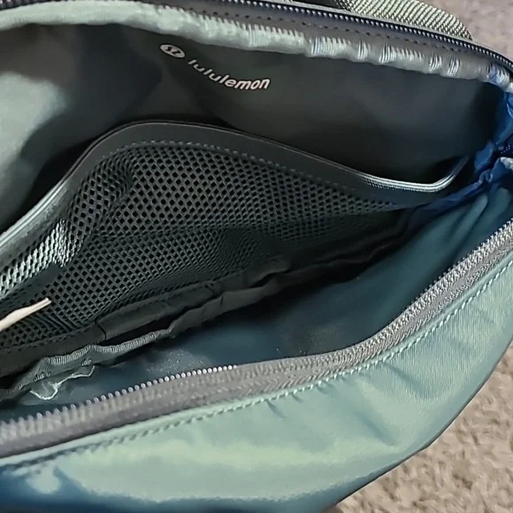 Lululemon All Day Essentials Belt Bag, 2.5L, Forrest green - Picture 4 of 10